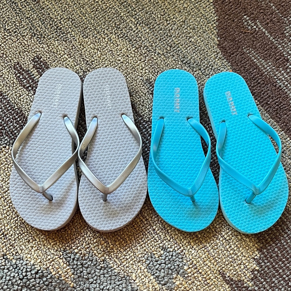 NWOT Kids Gray and Blue Flip Flops Set